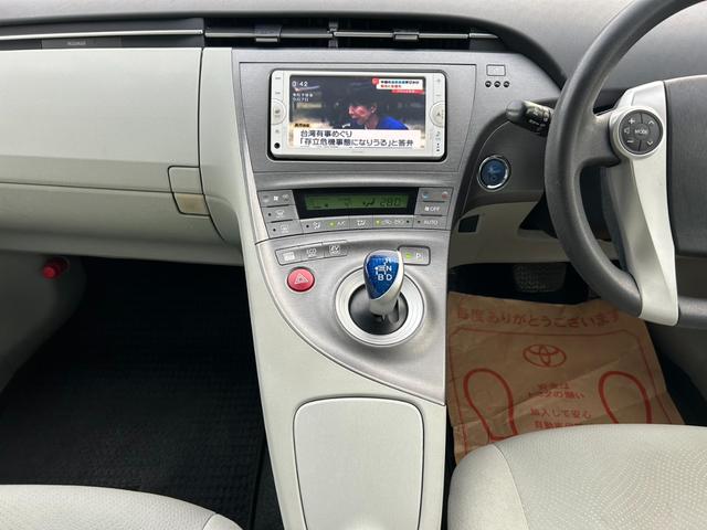 プリウス Ｓ　後期型　車検整備付き　純正ナビＴＶ・Ｂｌｕｅｔｏｏｔｈ・Ｂモニター　ステアスイッチ　ＨＩＤヘッドライト＆フォグ　ＥＴＣ　横滑り防止機能　プッシュスタート＆スマートキー　コーナーセンサー　前後ドラレコ（25枚目）