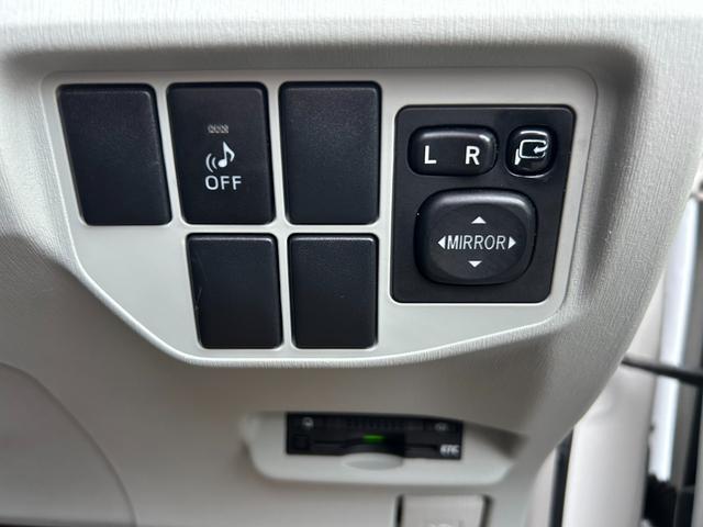 プリウス Ｓ　後期型　車検整備付き　純正ナビＴＶ・Ｂｌｕｅｔｏｏｔｈ・Ｂモニター　ステアスイッチ　ＨＩＤヘッドライト＆フォグ　ＥＴＣ　横滑り防止機能　プッシュスタート＆スマートキー　コーナーセンサー　前後ドラレコ（31枚目）
