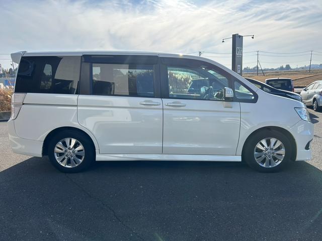 ステップワゴンスパーダ Ｓ　車検整備付き　８人乗り・ベンチシート　純正ＨＤＤインターナビＴＶ・Ｂモニター・ＤＶＤ再生・音楽録音　電動スライドドア　ＨＩＤライト＆フォグ　ビルトインＥＴＣ　純正１６インチアルミ　販売店保証（5枚目）