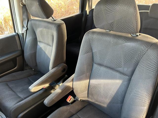 ステップワゴンスパーダ Ｓ　車検整備付き　８人乗り・ベンチシート　純正ＨＤＤインターナビＴＶ・Ｂモニター・ＤＶＤ再生・音楽録音　電動スライドドア　ＨＩＤライト＆フォグ　ビルトインＥＴＣ　純正１６インチアルミ　販売店保証（20枚目）