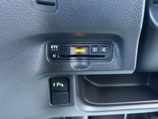 N-BOXカスタム G・Lターボホンダセンシング 車検令和9年7月 両側電動ドア 黒半革シート 純正8型ナビTV・Bluetooth・Bカメラ ドラレコ アダプティブクルーズ 衝突被害軽減・車線逸脱警報 ETC LEDライト&フォグ シートヒーター(33枚目)