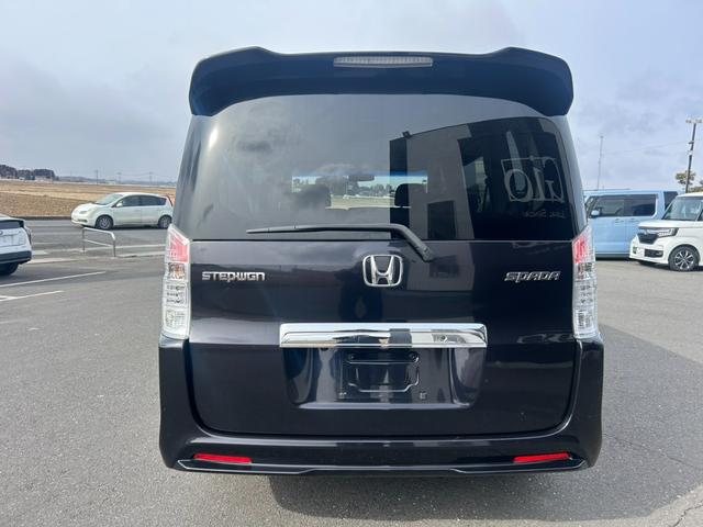 ステップワゴンスパーダ Ｚ　車検整備付き　８人乗り・ベンチシート　両側電動スライドドア　純正ＨＤＤインターナビＴＶ・Ｂモニター・ＤＶＤ再生・音楽録音　ＨＩＤライト＆フォグ　ビルトインＥＴＣ　スマートキー　純正１６インチアルミ（7枚目）