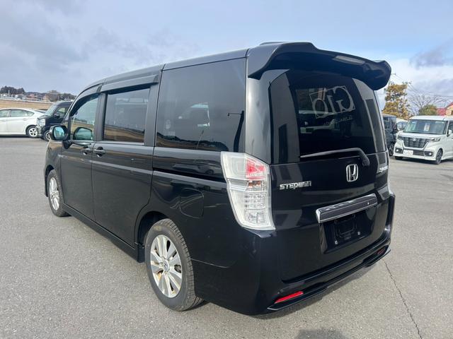 ステップワゴンスパーダ Ｚ　車検整備付き　８人乗り・ベンチシート　両側電動スライドドア　純正ＨＤＤインターナビＴＶ・Ｂモニター・ＤＶＤ再生・音楽録音　ＨＩＤライト＆フォグ　ビルトインＥＴＣ　スマートキー　純正１６インチアルミ（8枚目）