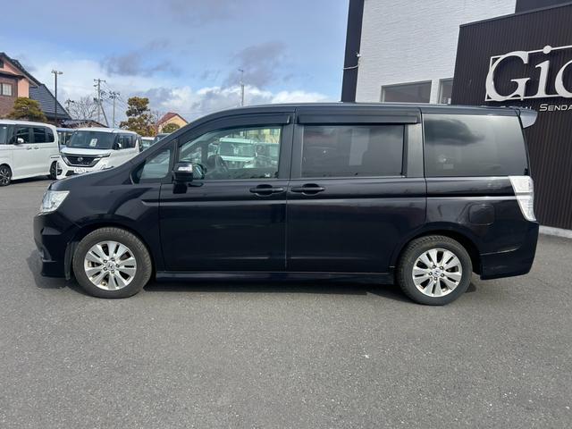 ステップワゴンスパーダ Ｚ　車検整備付き　８人乗り・ベンチシート　両側電動スライドドア　純正ＨＤＤインターナビＴＶ・Ｂモニター・ＤＶＤ再生・音楽録音　ＨＩＤライト＆フォグ　ビルトインＥＴＣ　スマートキー　純正１６インチアルミ（9枚目）