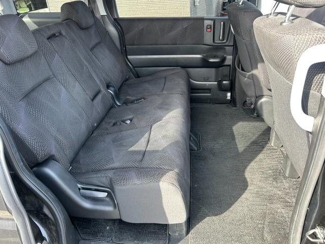 ステップワゴンスパーダ Ｚ　車検整備付き　８人乗り・ベンチシート　両側電動スライドドア　純正ＨＤＤインターナビＴＶ・Ｂモニター・ＤＶＤ再生・音楽録音　ＨＩＤライト＆フォグ　ビルトインＥＴＣ　スマートキー　純正１６インチアルミ（14枚目）