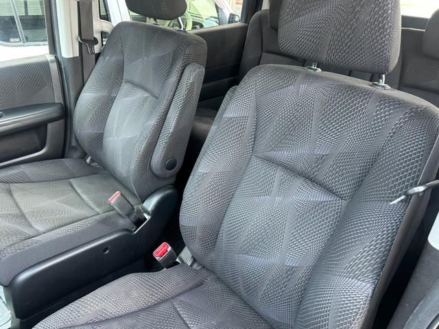 ステップワゴンスパーダ Ｚ　車検整備付き　８人乗り・ベンチシート　両側電動スライドドア　純正ＨＤＤインターナビＴＶ・Ｂモニター・ＤＶＤ再生・音楽録音　ＨＩＤライト＆フォグ　ビルトインＥＴＣ　スマートキー　純正１６インチアルミ（24枚目）