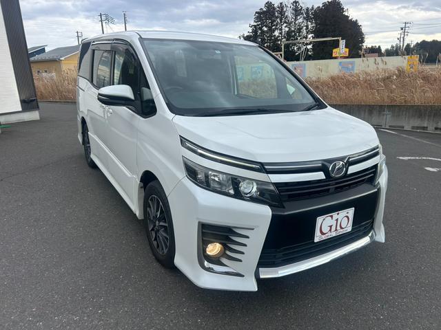 ヴォクシー ＺＳ　７人乗り・キャプテンシート　車検整備付　両側電動スライドドア　純正９型ナビＴＶ・Ｂカメラ・Ｂｌｕｅｔｏｏｔｈ　ステアスイッチ　ＬＥＤライト＆フォグ　プッシュスタート・スマートキー　ＥＴＣ　関東仕入れ（3枚目）