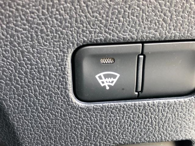 プリウス Ｓ　４ＷＤ　Ｂｌｕｅｔｏｏｔｈ音楽　電格ミラー　キーレスエントリー　ＬＥＤライト　１オーナー　Ｂカメ　ナビ＆ＴＶ　ＥＴＣ車載器　衝突安全ボディ　ＰＳ　ＤＶＤ再生可能　横滑り防止　オートエアコン　ＡＢＳ（3枚目）
