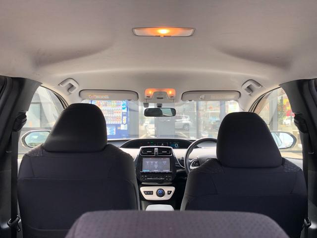 プリウス Ｓ　４ＷＤ　Ｂｌｕｅｔｏｏｔｈ音楽　電格ミラー　キーレスエントリー　ＬＥＤライト　１オーナー　Ｂカメ　ナビ＆ＴＶ　ＥＴＣ車載器　衝突安全ボディ　ＰＳ　ＤＶＤ再生可能　横滑り防止　オートエアコン　ＡＢＳ（4枚目）
