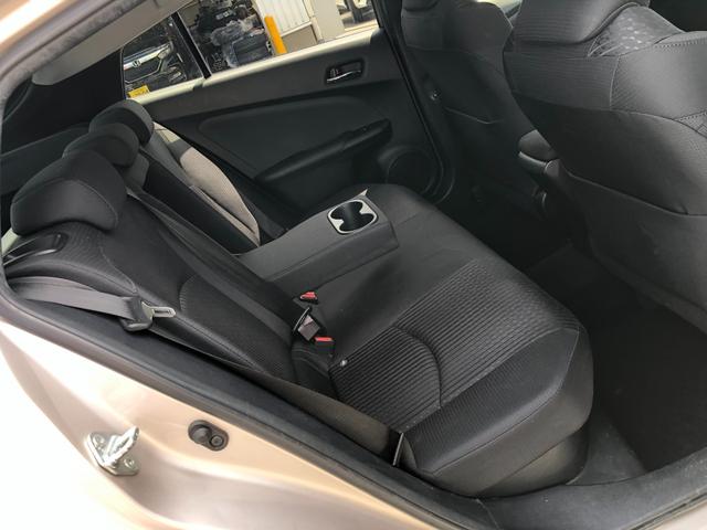 プリウス Ｓ　４ＷＤ　Ｂｌｕｅｔｏｏｔｈ音楽　電格ミラー　キーレスエントリー　ＬＥＤライト　１オーナー　Ｂカメ　ナビ＆ＴＶ　ＥＴＣ車載器　衝突安全ボディ　ＰＳ　ＤＶＤ再生可能　横滑り防止　オートエアコン　ＡＢＳ（26枚目）