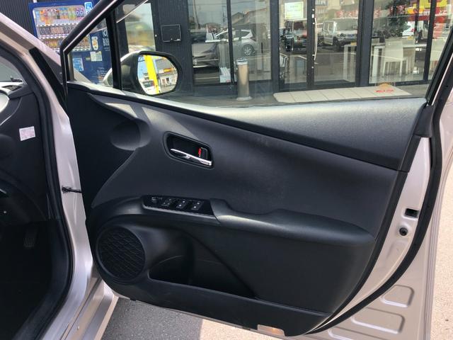 プリウス Ｓ　４ＷＤ　Ｂｌｕｅｔｏｏｔｈ音楽　電格ミラー　キーレスエントリー　ＬＥＤライト　１オーナー　Ｂカメ　ナビ＆ＴＶ　ＥＴＣ車載器　衝突安全ボディ　ＰＳ　ＤＶＤ再生可能　横滑り防止　オートエアコン　ＡＢＳ（28枚目）