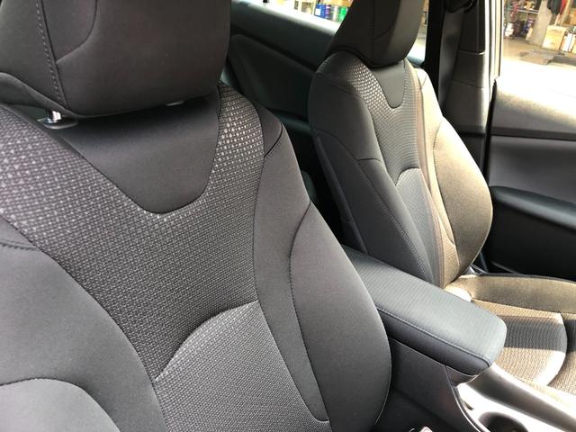 プリウス Ｓ　４ＷＤ　ＬＥＤライト　衝突安全ボディ　オートエアコン　クルコン　スマ－トキ－　ＬＫＡＳ　カーテンエアバック　ナビゲーション　バックカメラ　ＥＴＣ　寒冷地仕様（22枚目）
