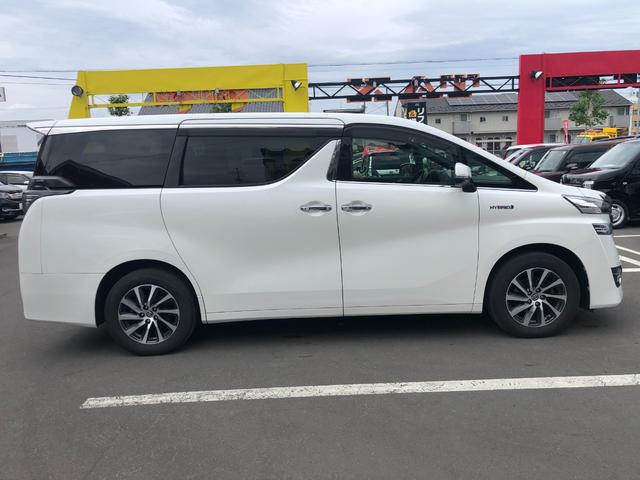 ヴェルファイアハイブリッド エグゼクティブラウンジ　４ＷＤ　ＪＢＬサウンドシステムナビ　全周囲モニター　電動Ｒゲート　電動シート　本革シート　ＬＥＤヘッド　クルコン　ＥＴＣ　オットマン　プリクラッシュブレーキ　　前席シートヒーター　スマートキー（10枚目）