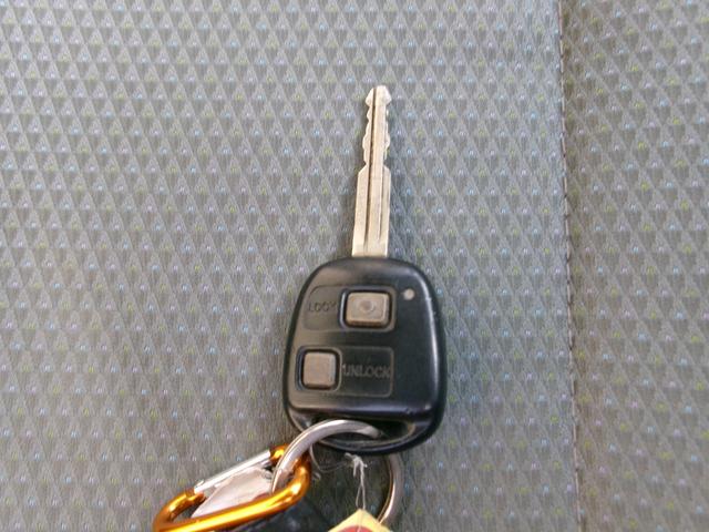 ライトエースバン 　４ＷＤ　社外アルミホイ－ル　パワーウィンドウ　マニュアルエアコン　ドライブレコーダー　ＥＴＣ　ワイヤレスキー（3枚目）