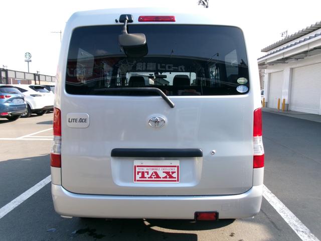 ライトエースバン 　４ＷＤ　社外アルミホイ－ル　パワーウィンドウ　マニュアルエアコン　ドライブレコーダー　ＥＴＣ　ワイヤレスキー（12枚目）