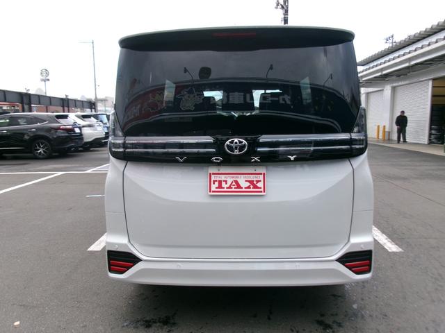 ヴォクシー Ｓ－Ｚ　４ＷＤ　ダブルエアコン　ＬＥＤヘッドライト　横滑り防止　オートハイビーム　ＥＴＣ　シートヒーター　リアカメラ　　キーレス　クルコン　オートライト　ナビ　車線逸脱警報　寒冷地仕様　ソナー　フルフラット（12枚目）