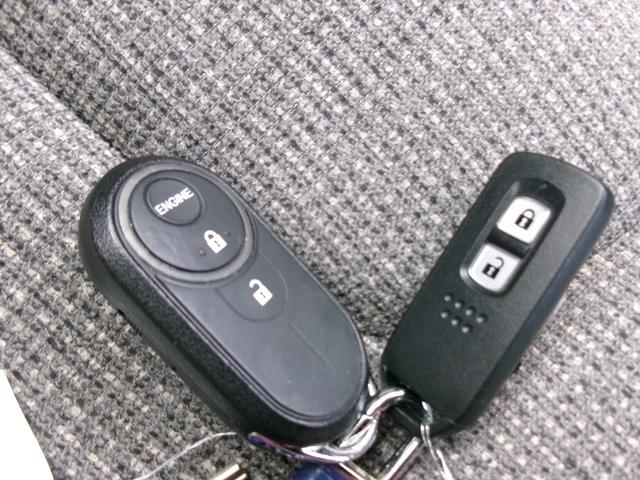 Ｎ－ＢＯＸ Ｇ　４ＷＤ　リアコーナーセンサー　イモビライザー　前席シートヒーター　オートクルーズ　キーレス　オートマチックハイビーム　横滑り防止　ＬＥＤ　スマートキー　電動格納ミラー　パワーステアリング　ベンチシート（4枚目）