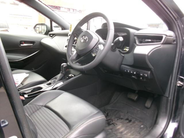 カローラツーリング ハイブリッド　ダブルバイビー　４ＷＤ　ブルートゥースオーディオ　電動格納ミラー　車線逸脱警報　ＡＨＢ　バックモニタ－　パーキングセンサー　ＬＥＤヘッド　シートヒーター　横滑り防止装置　クルーズコントロール　スマートキー　ＡＣ（4枚目）