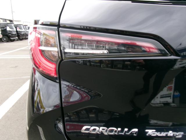 カローラツーリング ハイブリッド　ダブルバイビー　４ＷＤ　ブルートゥースオーディオ　電動格納ミラー　車線逸脱警報　ＡＨＢ　バックモニタ－　パーキングセンサー　ＬＥＤヘッド　シートヒーター　横滑り防止装置　クルーズコントロール　スマートキー　ＡＣ（18枚目）