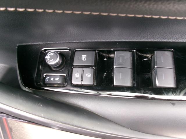 カローラツーリング ハイブリッド　ダブルバイビー　４ＷＤ　ブルートゥースオーディオ　電動格納ミラー　車線逸脱警報　ＡＨＢ　バックモニタ－　パーキングセンサー　ＬＥＤヘッド　シートヒーター　横滑り防止装置　クルーズコントロール　スマートキー　ＡＣ（26枚目）