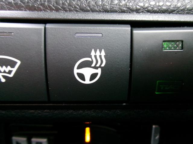 カローラツーリング ハイブリッド　ダブルバイビー　４ＷＤ　ブルートゥースオーディオ　電動格納ミラー　車線逸脱警報　ＡＨＢ　バックモニタ－　パーキングセンサー　ＬＥＤヘッド　シートヒーター　横滑り防止装置　クルーズコントロール　スマートキー　ＡＣ（32枚目）