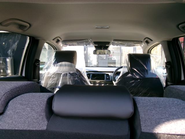 フィット ｅ：ＨＥＶホーム　４ＷＤ　ＬＫＡＳ　ＶＳＡ　オートマチックハイビーム　サイドカーテンエアバック　衝突安全ボディ　前後ソナー　スマートキ　ＥＣＯＮモード　踏み間違い防止　盗難防止装置　クルコン　パワーウィンドウ（4枚目）