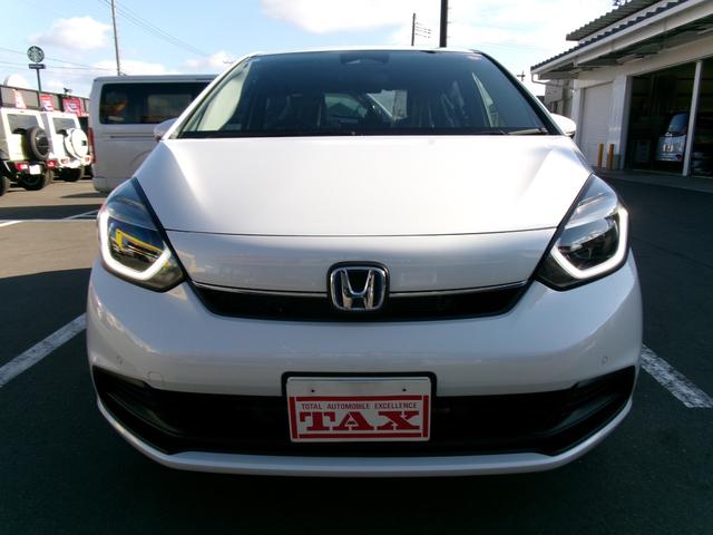 フィット ｅ：ＨＥＶホーム　４ＷＤ　ＬＫＡＳ　ＶＳＡ　オートマチックハイビーム　サイドカーテンエアバック　衝突安全ボディ　前後ソナー　スマートキ　ＥＣＯＮモード　踏み間違い防止　盗難防止装置　クルコン　パワーウィンドウ（8枚目）