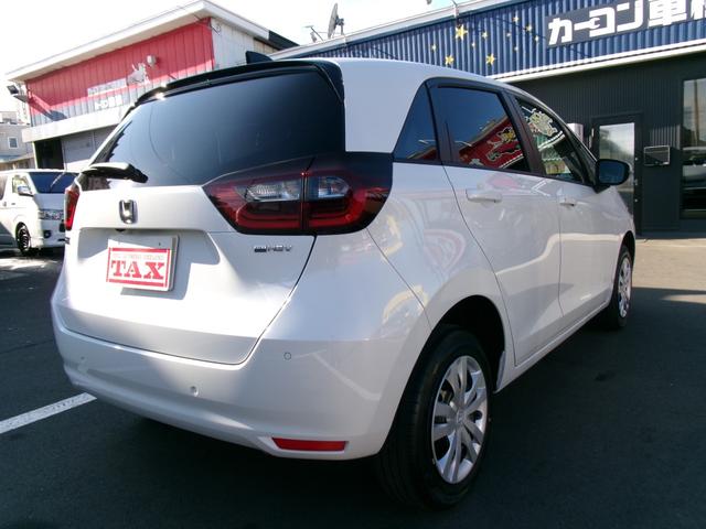 フィット ｅ：ＨＥＶホーム　４ＷＤ　ＬＫＡＳ　ＶＳＡ　オートマチックハイビーム　サイドカーテンエアバック　衝突安全ボディ　前後ソナー　スマートキ　ＥＣＯＮモード　踏み間違い防止　盗難防止装置　クルコン　パワーウィンドウ（11枚目）