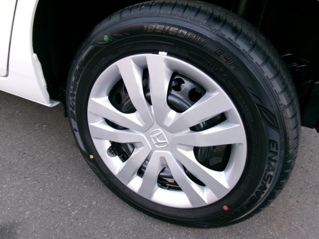 フィット ｅ：ＨＥＶホーム　４ＷＤ　ＬＫＡＳ　ＶＳＡ　オートマチックハイビーム　サイドカーテンエアバック　衝突安全ボディ　前後ソナー　スマートキ　ＥＣＯＮモード　踏み間違い防止　盗難防止装置　クルコン　パワーウィンドウ（15枚目）