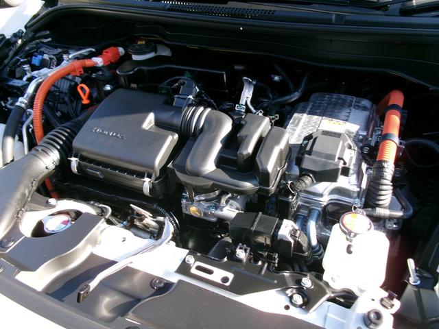 フィット ｅ：ＨＥＶホーム　４ＷＤ　ＬＫＡＳ　ＶＳＡ　オートマチックハイビーム　サイドカーテンエアバック　衝突安全ボディ　前後ソナー　スマートキ　ＥＣＯＮモード　踏み間違い防止　盗難防止装置　クルコン　パワーウィンドウ（16枚目）