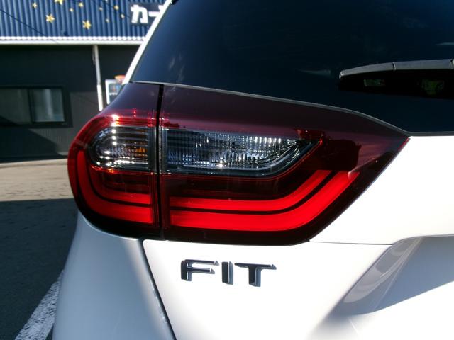 フィット ｅ：ＨＥＶホーム　４ＷＤ　ＬＫＡＳ　ＶＳＡ　オートマチックハイビーム　サイドカーテンエアバック　衝突安全ボディ　前後ソナー　スマートキ　ＥＣＯＮモード　踏み間違い防止　盗難防止装置　クルコン　パワーウィンドウ（19枚目）