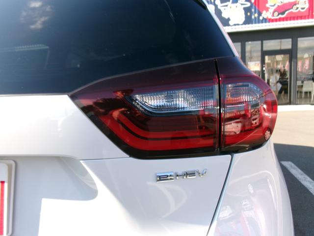 フィット ｅ：ＨＥＶホーム　４ＷＤ　ＬＫＡＳ　ＶＳＡ　オートマチックハイビーム　サイドカーテンエアバック　衝突安全ボディ　前後ソナー　スマートキ　ＥＣＯＮモード　踏み間違い防止　盗難防止装置　クルコン　パワーウィンドウ（20枚目）