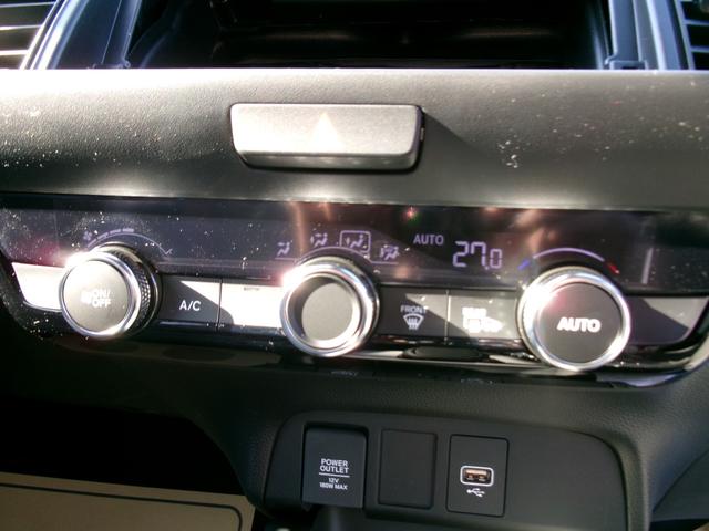 フィット ｅ：ＨＥＶホーム　４ＷＤ　ＬＫＡＳ　ＶＳＡ　オートマチックハイビーム　サイドカーテンエアバック　衝突安全ボディ　前後ソナー　スマートキ　ＥＣＯＮモード　踏み間違い防止　盗難防止装置　クルコン　パワーウィンドウ（26枚目）