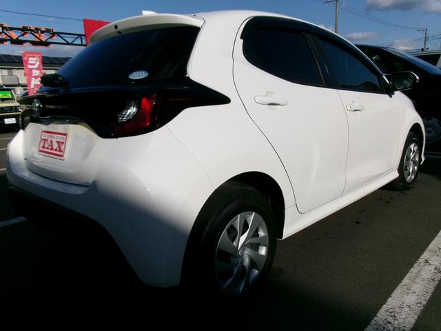 ヤリス Ｘ　４ＷＤ　追突防止装置　車線逸脱　ＵＳＢポート　ブルートゥース　Ａライト　電動格納ドアミラー　ＶＳＣ　スマートキー＆プッシュスタート　イモビライザー　寒冷地仕様　マニュアルエアコン　ナビ　Ａクルコン（11枚目）