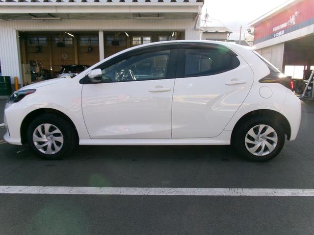 ヤリス Ｘ　４ＷＤ　追突防止装置　車線逸脱　ＵＳＢポート　ブルートゥース　Ａライト　電動格納ドアミラー　ＶＳＣ　スマートキー＆プッシュスタート　イモビライザー　寒冷地仕様　マニュアルエアコン　ナビ　Ａクルコン（14枚目）