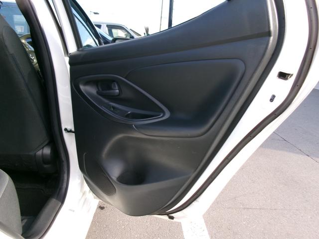 ヤリス Ｘ　４ＷＤ　追突防止装置　車線逸脱　ＵＳＢポート　ブルートゥース　Ａライト　電動格納ドアミラー　ＶＳＣ　スマートキー＆プッシュスタート　イモビライザー　寒冷地仕様　マニュアルエアコン　ナビ　Ａクルコン（22枚目）