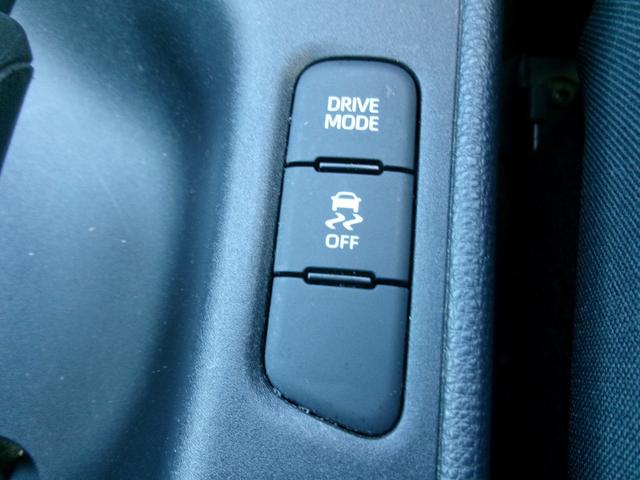 ヤリス Ｘ　４ＷＤ　追突防止装置　車線逸脱　ＵＳＢポート　ブルートゥース　Ａライト　電動格納ドアミラー　ＶＳＣ　スマートキー＆プッシュスタート　イモビライザー　寒冷地仕様　マニュアルエアコン　ナビ　Ａクルコン（38枚目）