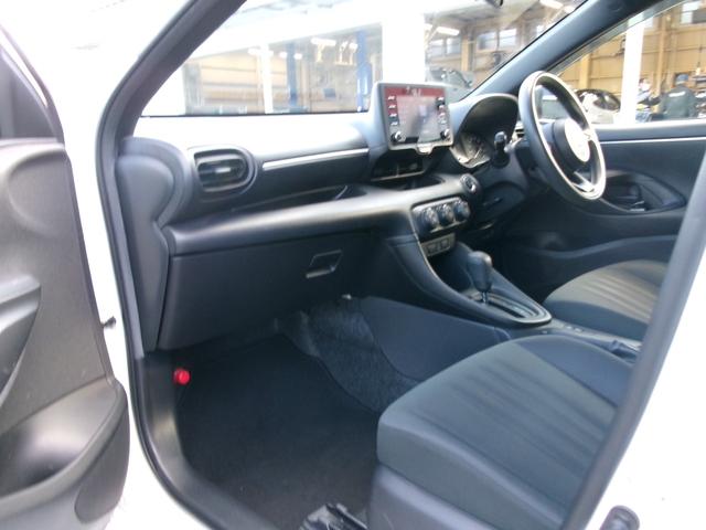 ヤリス Ｘ　４ＷＤ　追突防止装置　車線逸脱　ＵＳＢポート　ブルートゥース　Ａライト　電動格納ドアミラー　ＶＳＣ　スマートキー＆プッシュスタート　イモビライザー　寒冷地仕様　マニュアルエアコン　ナビ　Ａクルコン（42枚目）