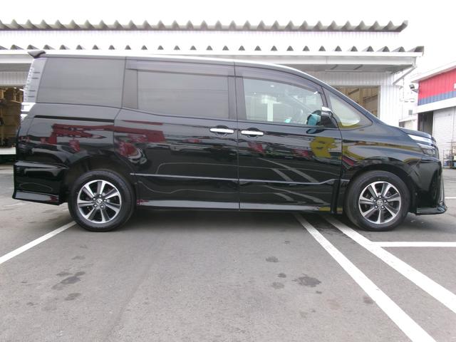 ヴォクシー ＺＳ　煌ＩＩ　４ＷＤ　コーナーソナー　Ｂｌｕｅｔｏｏｔｈオーディオ　電動格納ミラー　ＶＳＣ　オートマチックハイビーム　ナビ＆ＴＶ　ＤＶＤ再生可能　スマートキ－　ＰＳ　キーレスエントリー　地デジＴＶ　ＡＢＳ　寒冷地（11枚目）