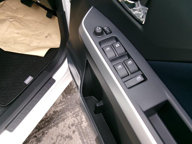 ルーミー カスタムG 4WD パノラミックビュー ソナー Bモニター 衝突安全ボディ LEDランプ フルセグテレビ オートライト オートマチックハイビーム DVD再生 TV アイドリングストップ ウォークスルー ESC(17枚目)