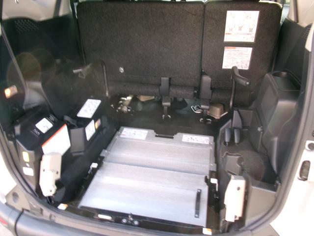 シエンタ Ｇ　キーレス　ＬＥＤライト　衝突軽減　スマートキー　オートハイビーム　アイドリングストップ　横滑り防止装置　ＡＢＳ　オートエアコン　ナビゲーション　バックカメラ　ＥＴＣ　社外ドラレコ　シートヒーター（4枚目）