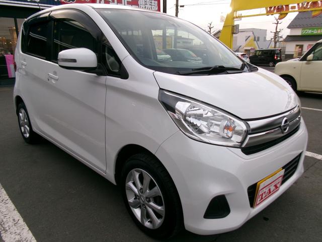 デイズ Ｘ　モカセレクション　４ＷＤ　電動格納ドアミラー　アラウンドビューカメラ　Ｂｌｕｅｔｏｏｔｈ対応　ＥＳＣ　禁煙車　スマートキー　オートエアコン　シートヒーター　盗難防止装置　ベンチシート　バックモニター　ＥＴＣ　エアバッグ（8枚目）