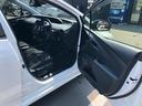 プリウス Ｓ　４ＷＤ　ＬＥＤライト　衝突安全ボディ　オートエアコン　クルコン　スマ－トキ－　ＬＫＡＳ　カーテンエアバック　ナビゲーション　バックカメラ　ＥＴＣ　寒冷地仕様（2枚目）