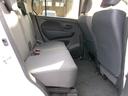 後部座席もゆったり座れます!!