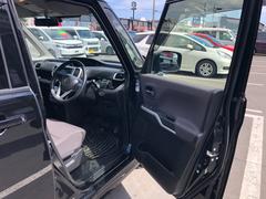 当店では買取したお車の年式・状態・金額に合わせて価格設定を行っております。中にはちょっとした傷や凹みのあるお車もあります。その位なら直さず安い方がいいとの要望にお応えしての展示スタイルです！ 2