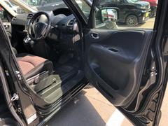 当店では買取したお車の年式・状態・金額に合わせて価格設定を行っております。中にはちょっとした傷や凹みのあるお車もあります。その位なら直さず安い方がいいとの要望にお応えしての展示スタイルです！ 2