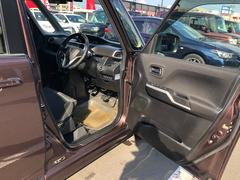 当店では買取したお車の年式・状態・金額に合わせて価格設定を行っております。中にはちょっとした傷や凹みのあるお車もあります。その位なら直さず安い方がいいとの要望にお応えしての展示スタイルです！ 2