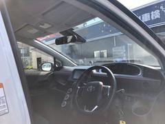 ゆったりとした室内空間、足元も広々♪長時間の運転も楽しくなります（＊＾＾）ｖ 4