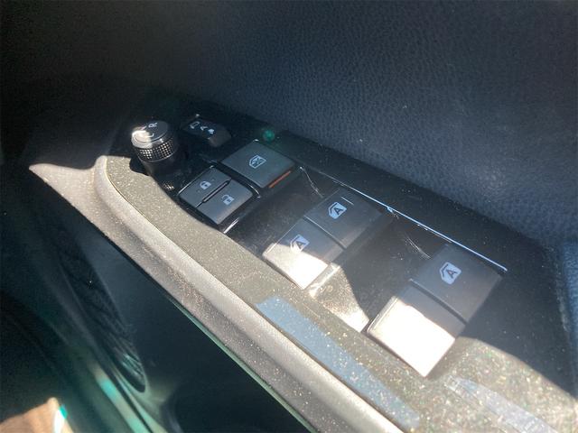 プリウス Ａ　４ＷＤ　ドライブレコーダー　ＥＴＣ　クリアランスソナー　レーンアシスト　オートクルーズコントロール　パークアシスト　衝突被害軽減システム　バックカメラ　アルミホイール　オートマチックハイビーム（11枚目）