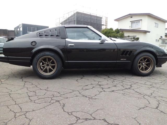 マンハッタンカラー、ブラックレーシング深リムホイール